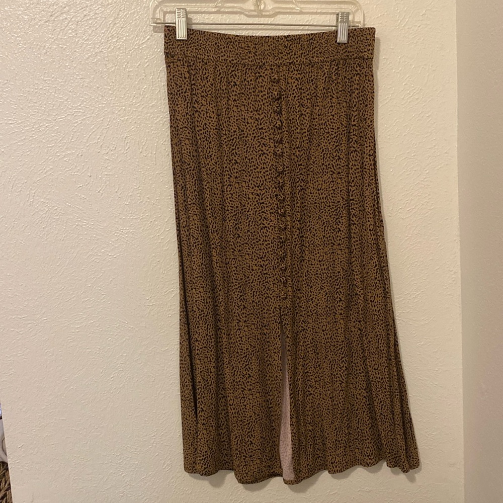 Loft knee length skirt. NWT. Size XS. Cheetah print